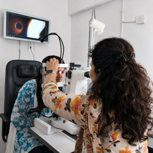 eye doctor near swargate